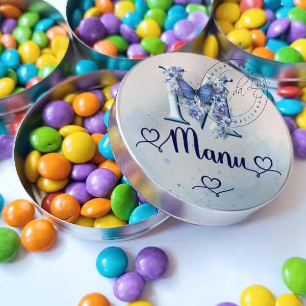 Lembrancinha para Festa Borboleta Azul personalizada com a letra inicial do seu nome, monograma e nome por extenso. Decoração
