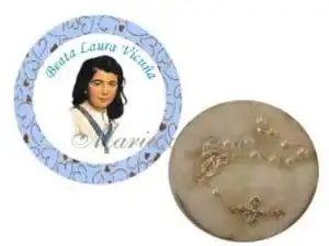 Lembrancinha Beata Laura Vicuna Latinha com Mini Tercinho Decoração