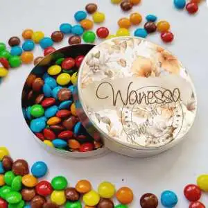 Lembrancinha de Aniversário Feminino Latinha com Balinhas Decoração