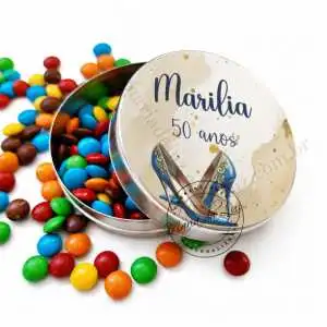 Personalizados 50 anos Feminino latinha personalizada com balinhas, sapato salto alto em tons dourado e azul marinho